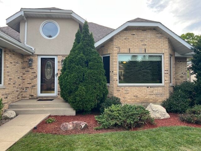 Property Photo:  612 Edelweiss Drive  IL 60002 