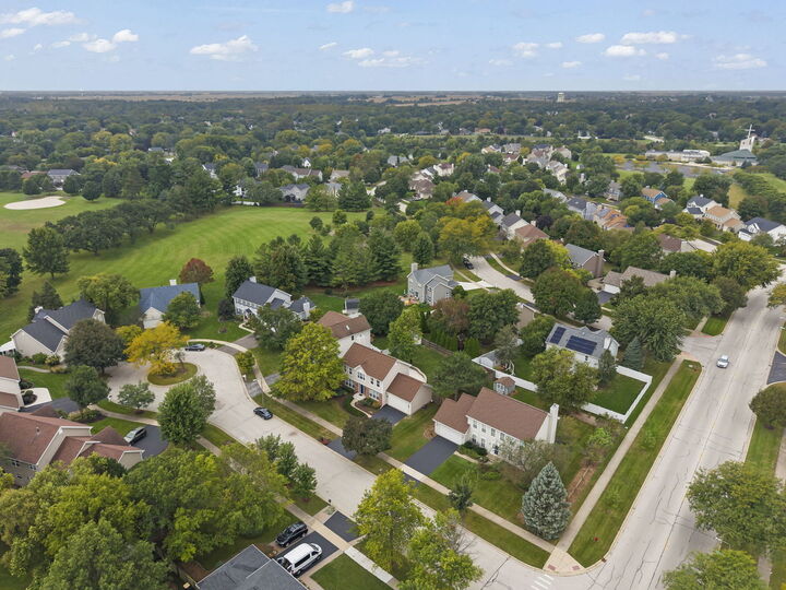 Property Photo:  71 Cold Spring Court  IL 60506 