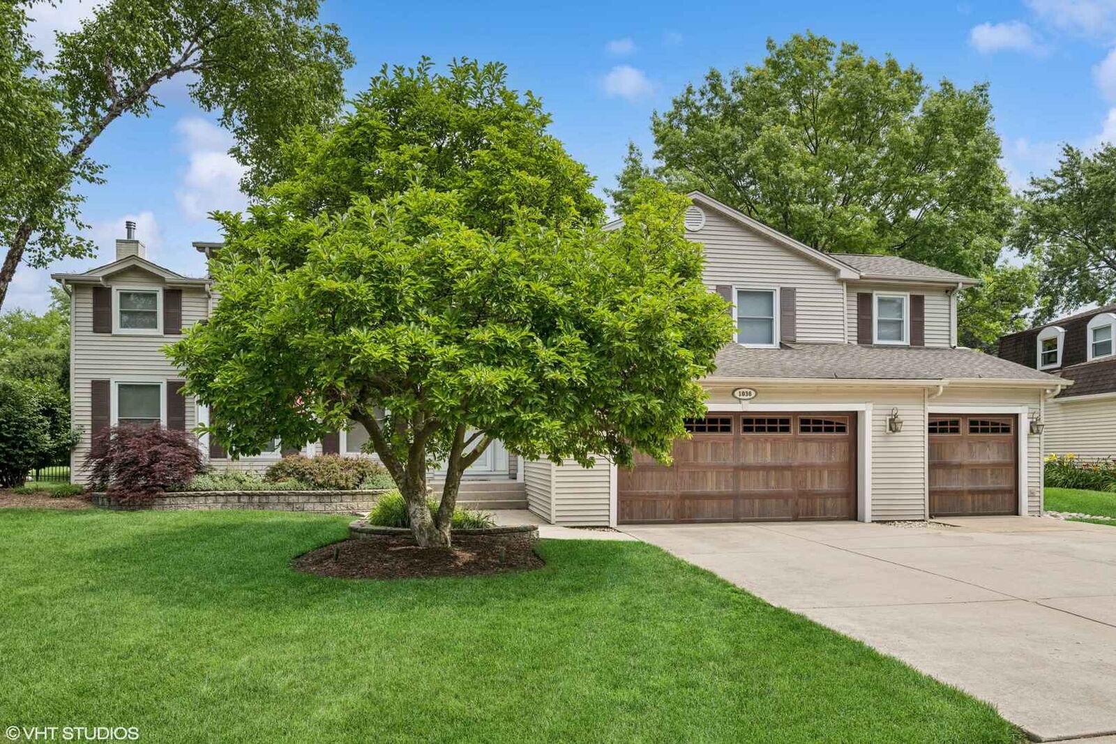Property Photo:  1036 W Skylark Drive  IL 60067 