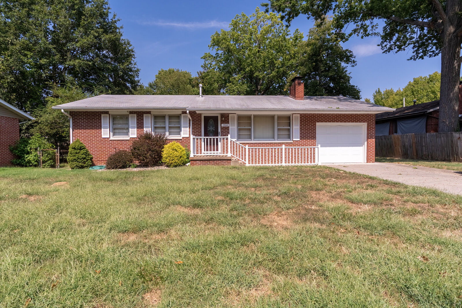 Property Photo: 1504 W Walnut Street IL 62901