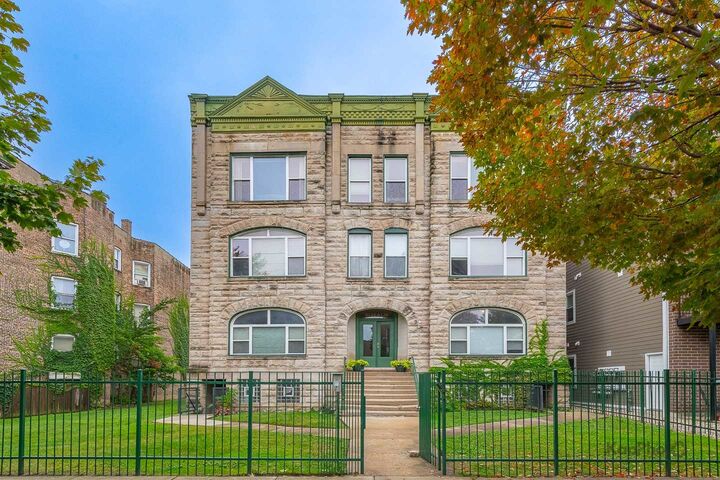 Property Photo: 6126 S University Avenue 1 IL 60637