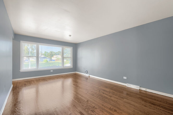 Property Photo:  323 154th Place  IL 60409 