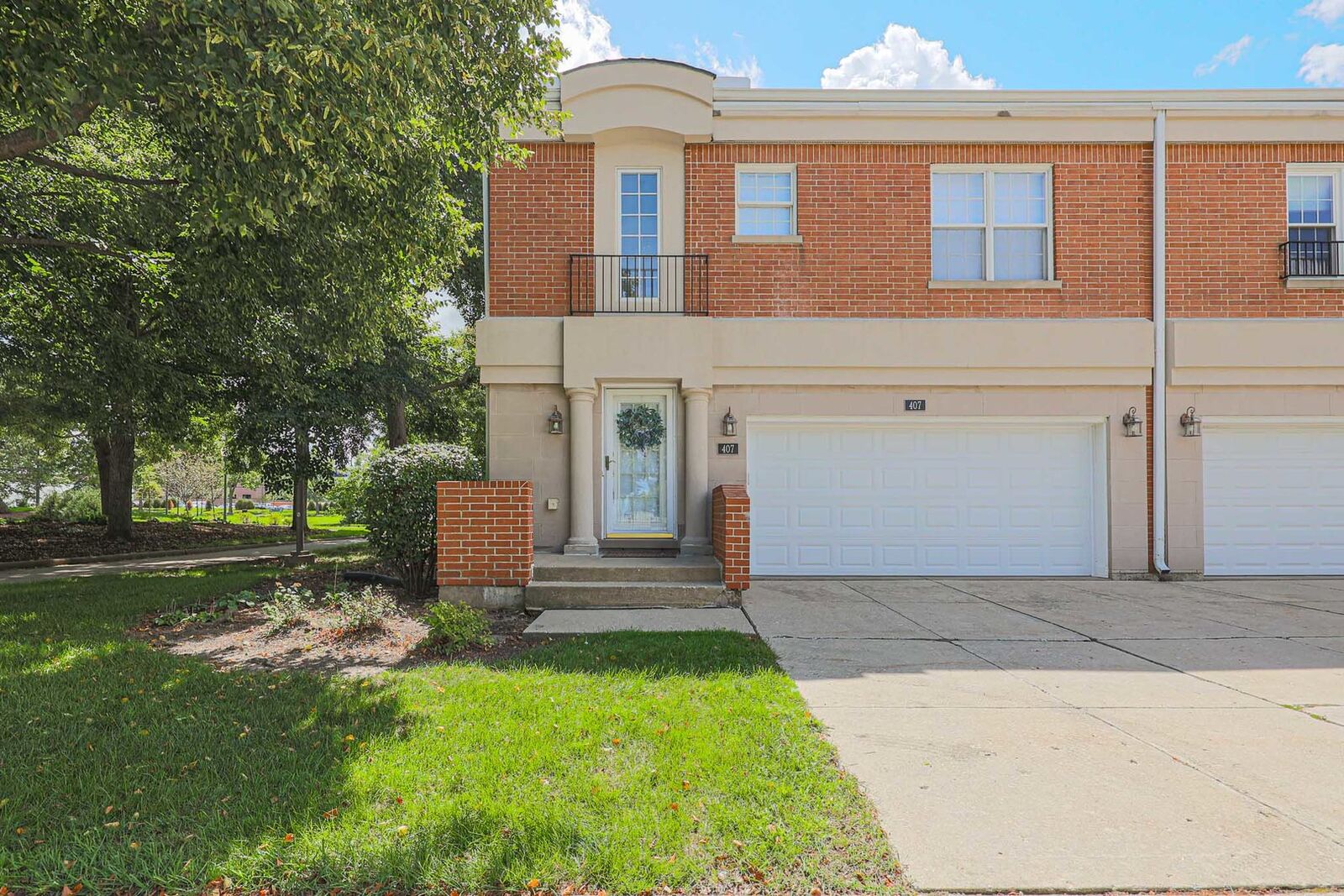 Property Photo:  407 Town Place Circle 407  IL 60089 