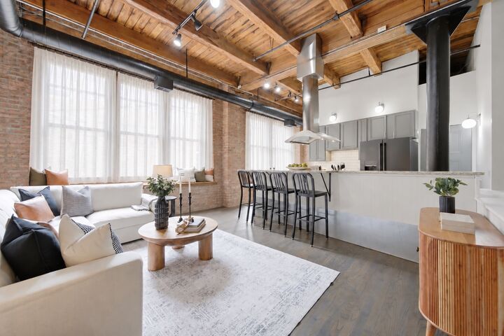 Property Photo: 331 S Peoria Street 107 IL 60607