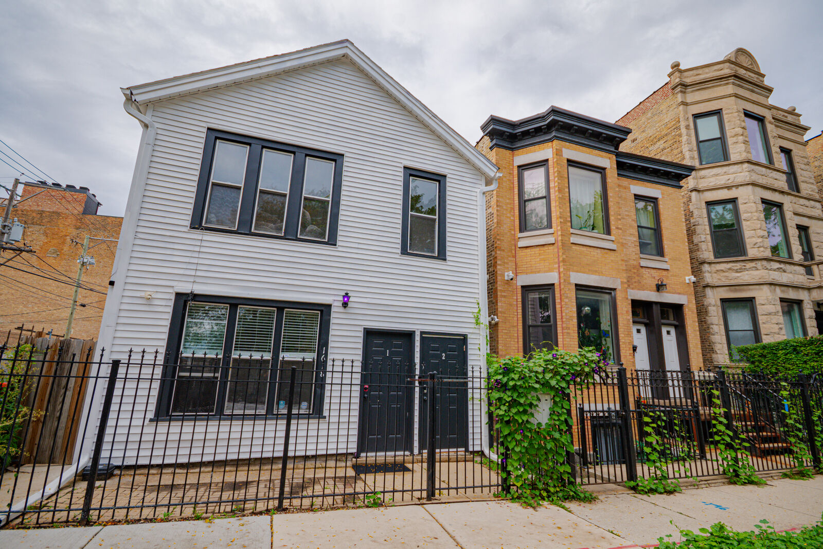 Property Photo:  1618 N Rockwell Street 1  IL 60647 