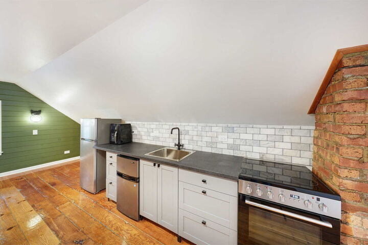Property Photo:  507 W Wesley Street 2  IL 60187 
