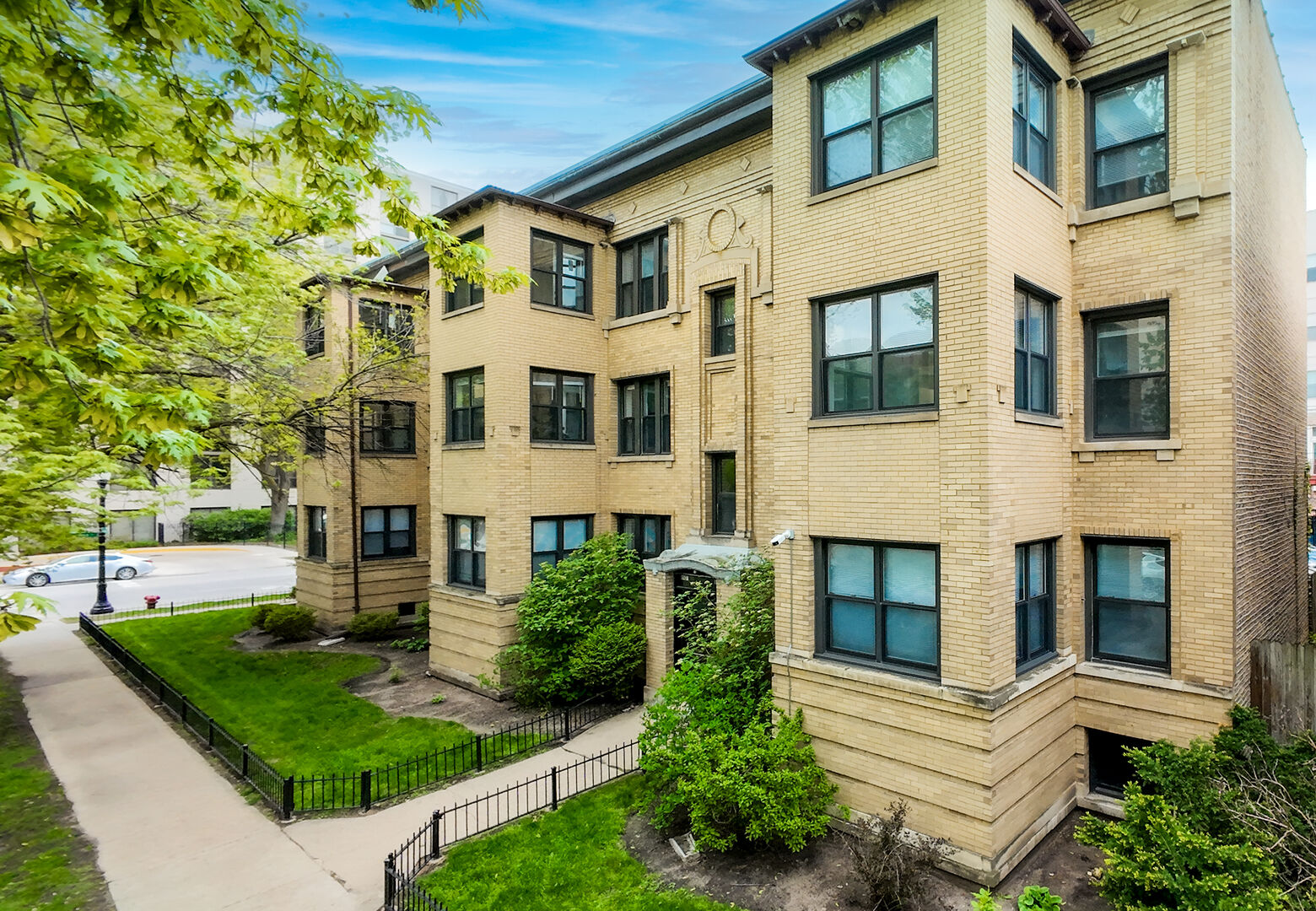 Property Photo:  6931 N Lakewood Avenue G  IL 60626 