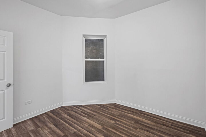 Property Photo:  4018 W Polk Street  IL 60624 