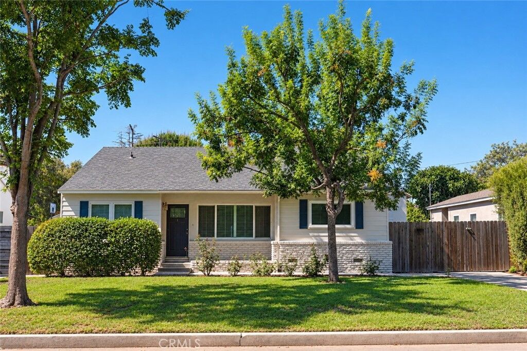 Property Photo: 6015 Sunnyslope Ave CA 91401