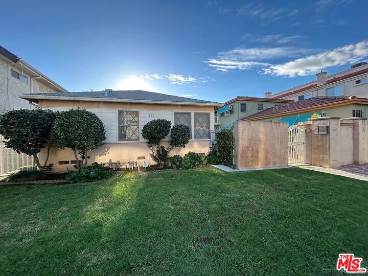 Property Photo:  