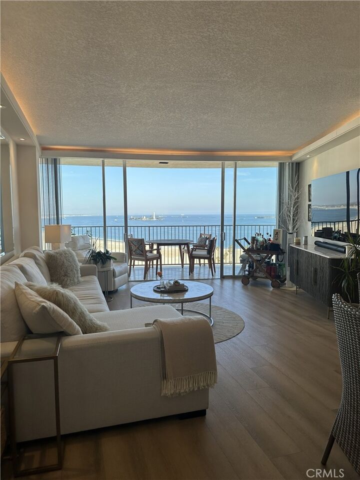 Property Photo:  700 E Ocean 2005  CA 90802 