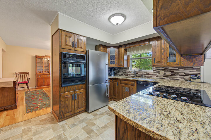 Property Photo:  19 Bonnallie Avenue  ME 04240 