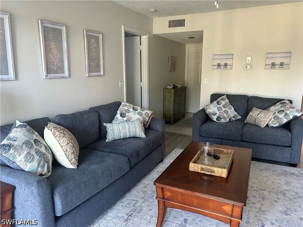 Property Photo:  441 Quail Forest Boulevard 204  FL 34105-5504 