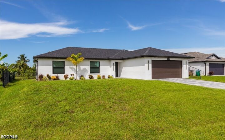 Property Photo: 416 NW 25th Avenue FL 33993