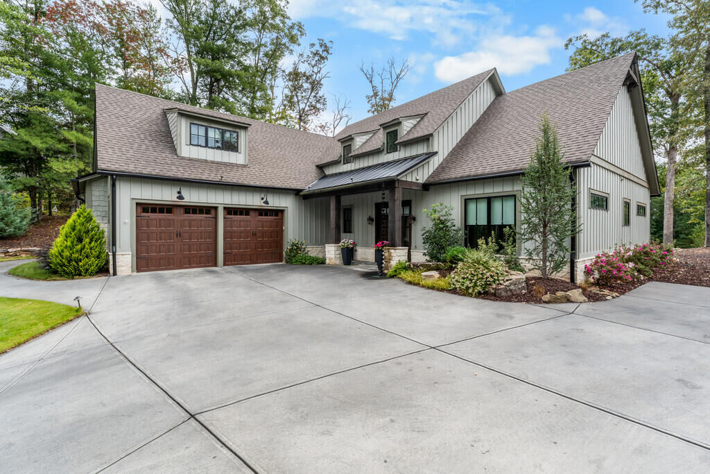 Property Photo:  341 Fallen Leaf Road  GA 30559 