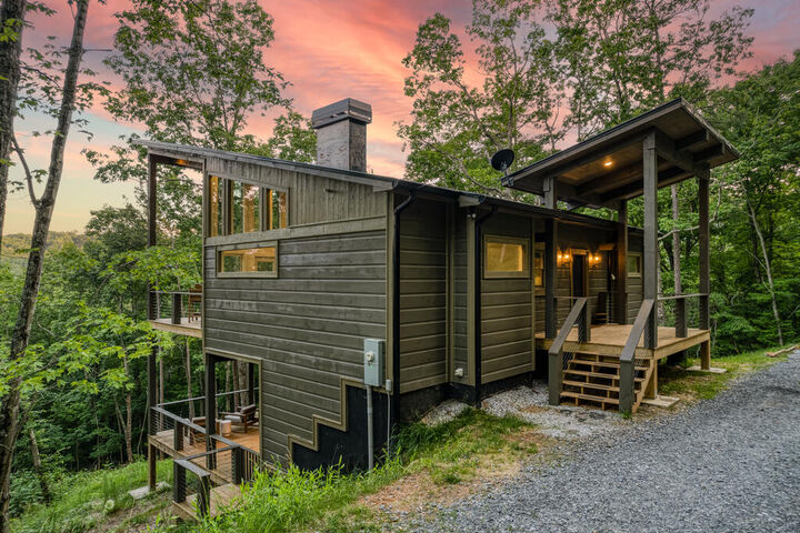 Property Photo:  281 Raintree Bend  GA 30513 