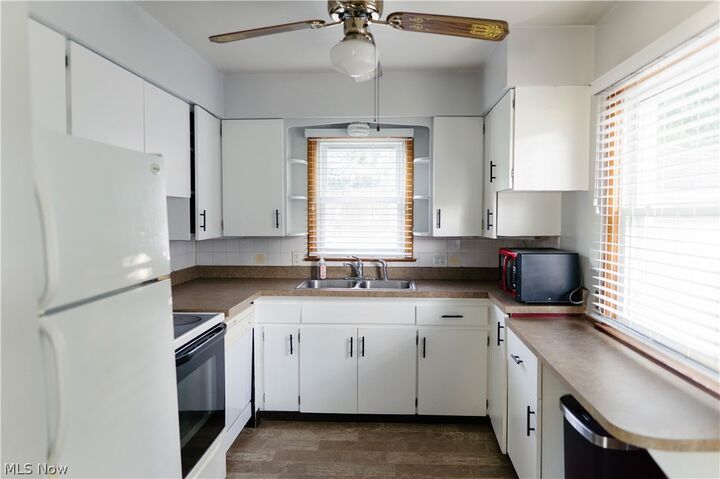 Property Photo: 1424 Maple Street OH 44203