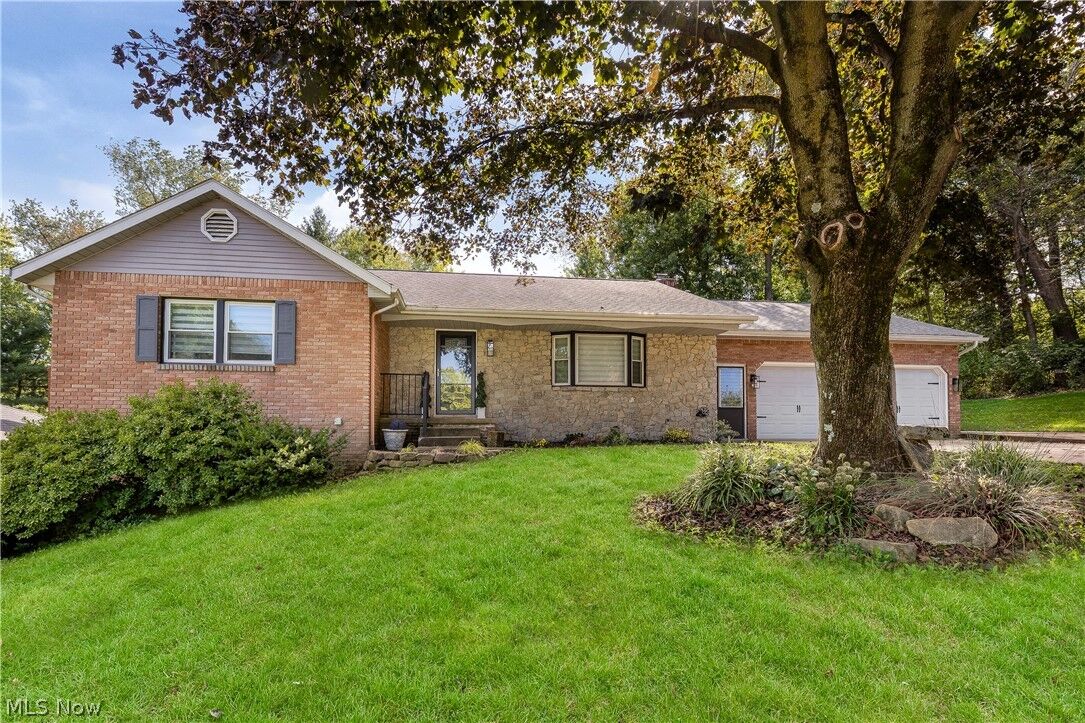 Property Photo:  956 Brockton Avenue NW  OH 44646 