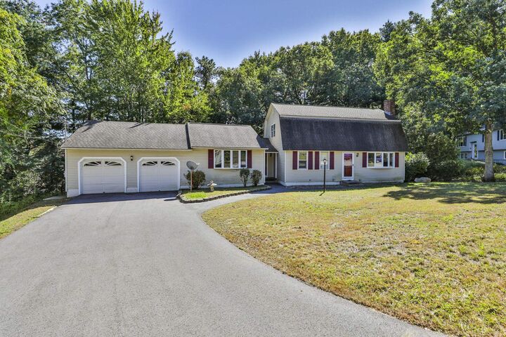 Property Photo:  16 Blueberry Lane  NH 03062 