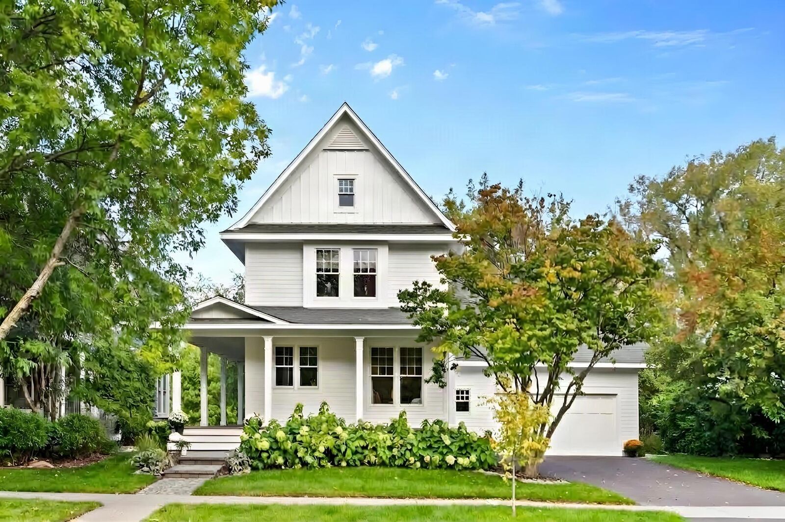 Property Photo: 209 Rutherford Road MN 55082