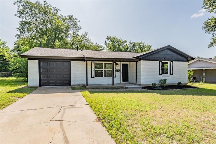 Property Photo: 4920 Colorado Boulevard TX 76180