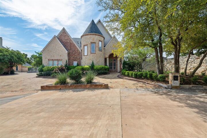 Property Photo:  1900 Wilder Lane  TX 76006 