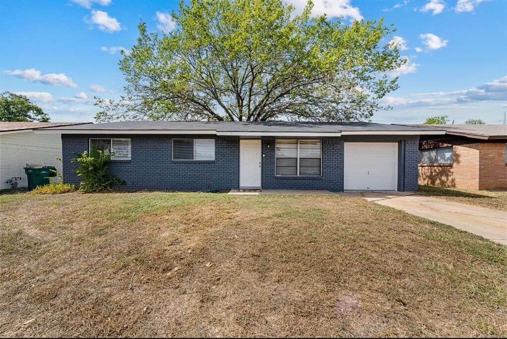 Property Photo: 140 Shirley Drive TX 76705