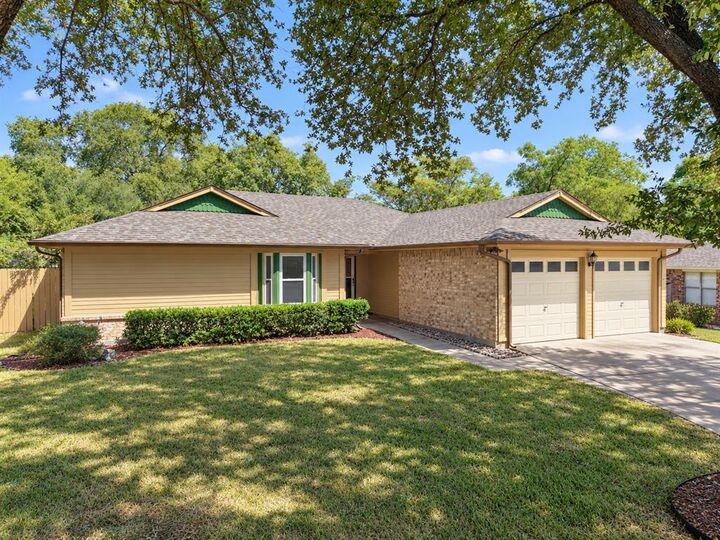 Property Photo:  2336 Carlisle Court  TX 75052 