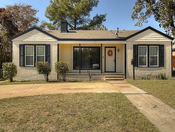 Property Photo:  1705 N Riverside Drive B  TX 76111 