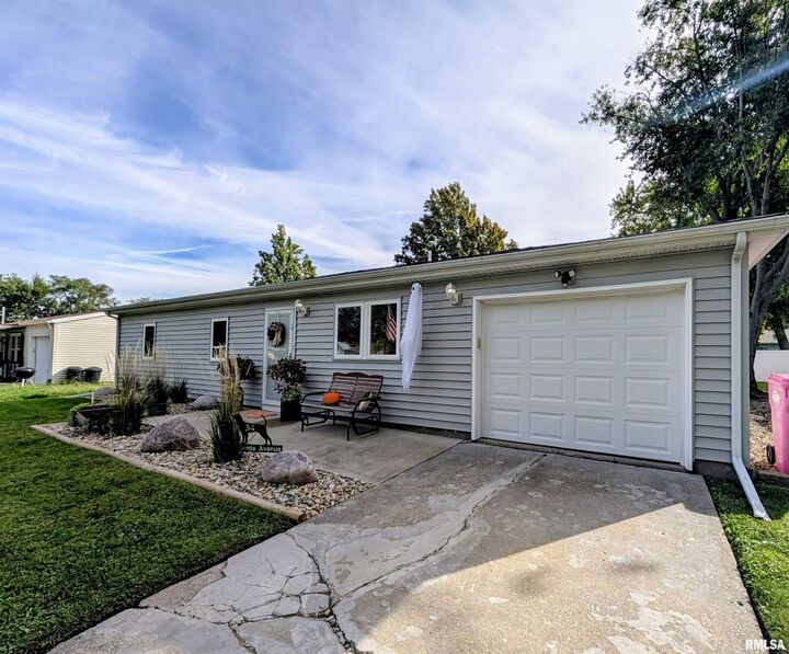 Property Photo: 34 Caliente Avenue IL 61607