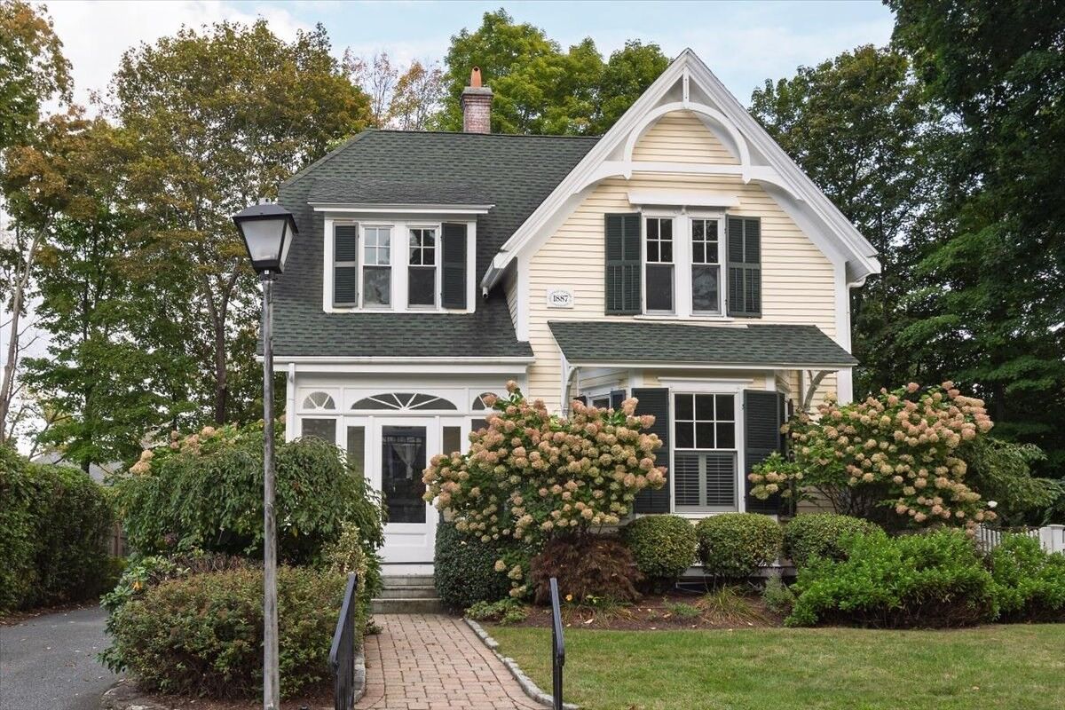Property Photo:  16 Abbott Street  MA 02482 