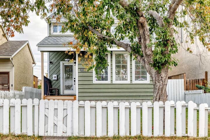 Property Photo:  5824 22 Avenue NE  AB T1Y 4P7 