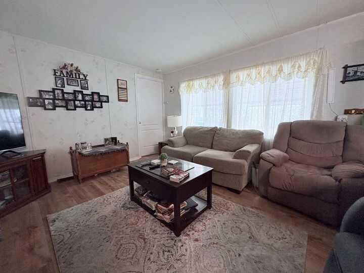 Property Photo:  #4 1 Street E  AB T0J 2J0 