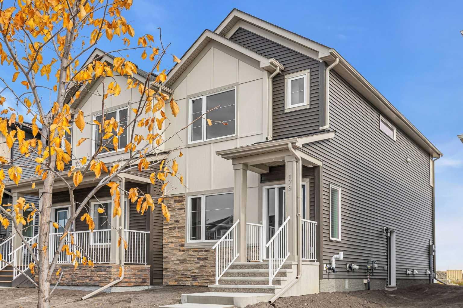 Property Photo:  178 Lanark Gate SE  AB T4A 3R7 