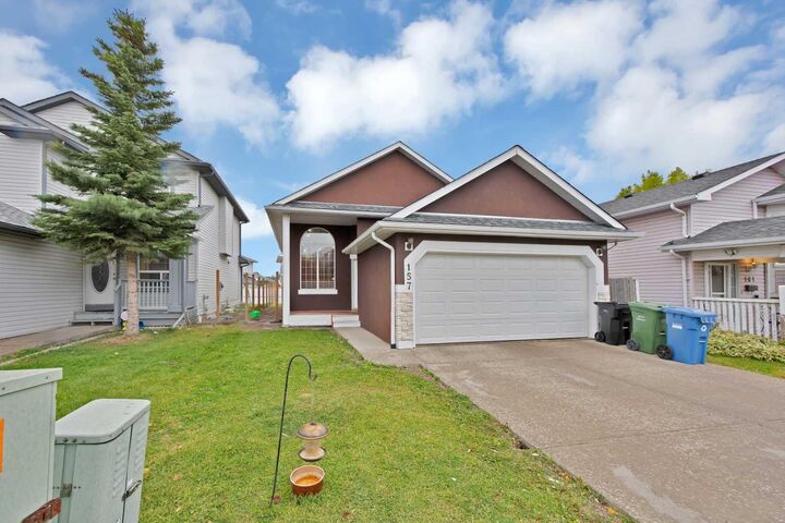 Property Photo: 157 Saratoga Close NE AB T1Y 7A1