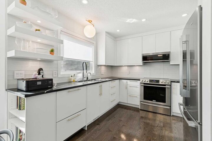 Property Photo:  39 Shannon Hill SW  AB T2Y 2Y7 