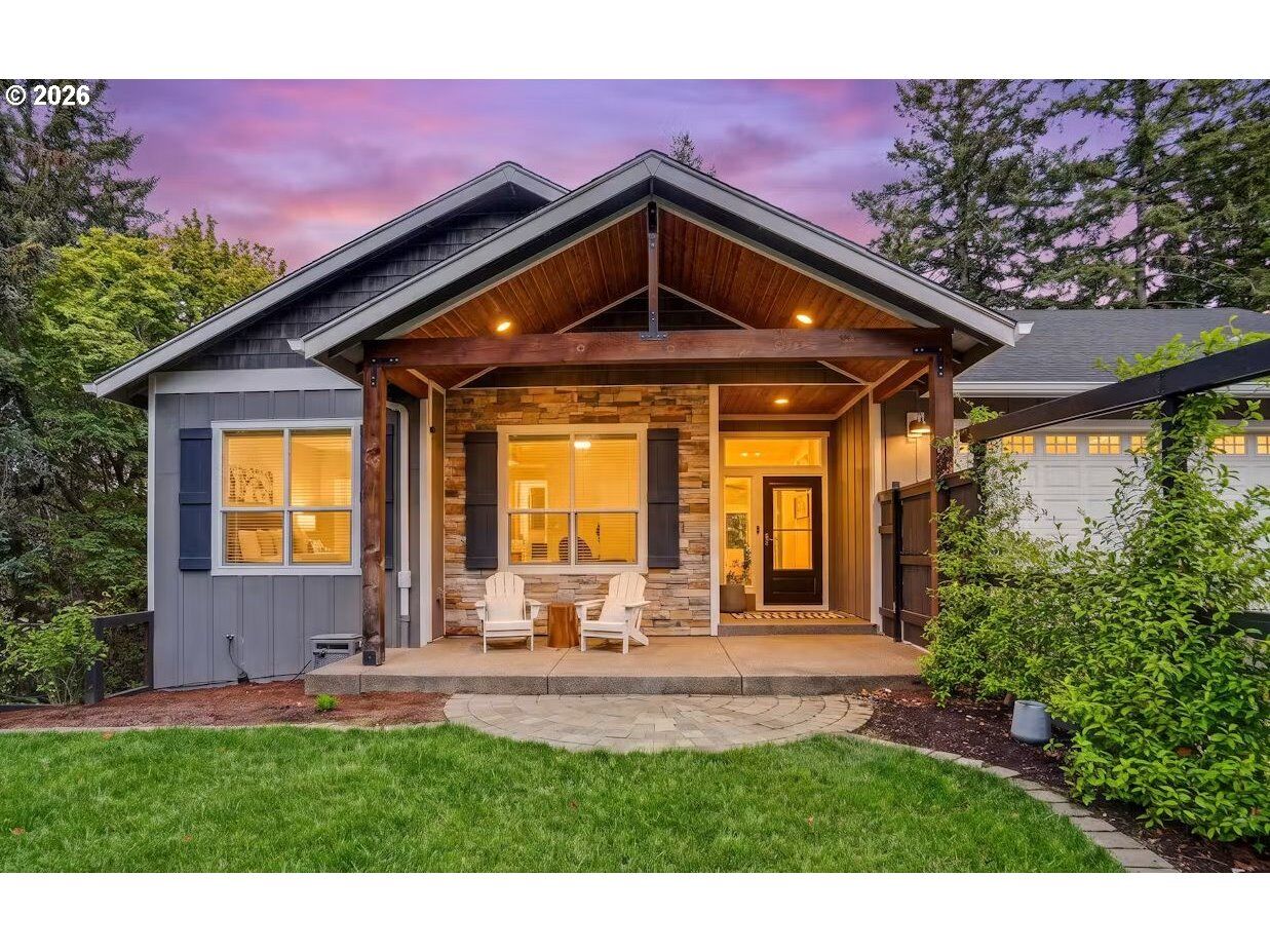 Property Photo: 734 Cascade Dr NW OR 97304