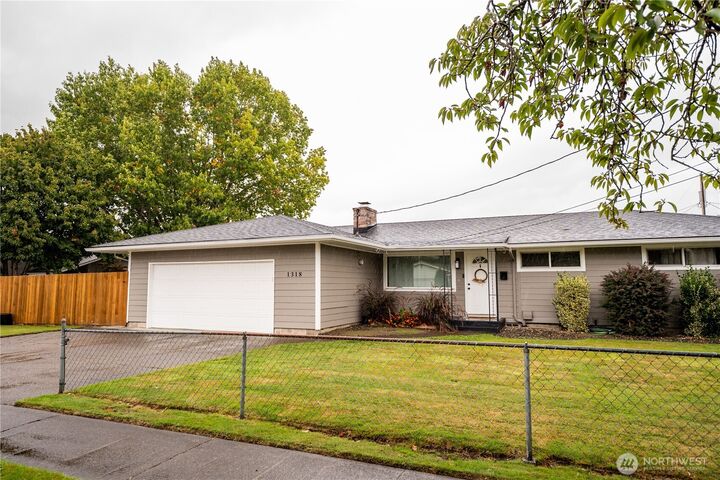 Property Photo:  1318  Midland Avenue  WA 98632 
