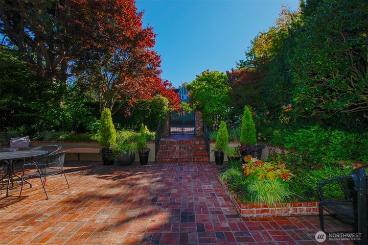 Property Photo:  3829  43rd Avenue NE  WA 98105 