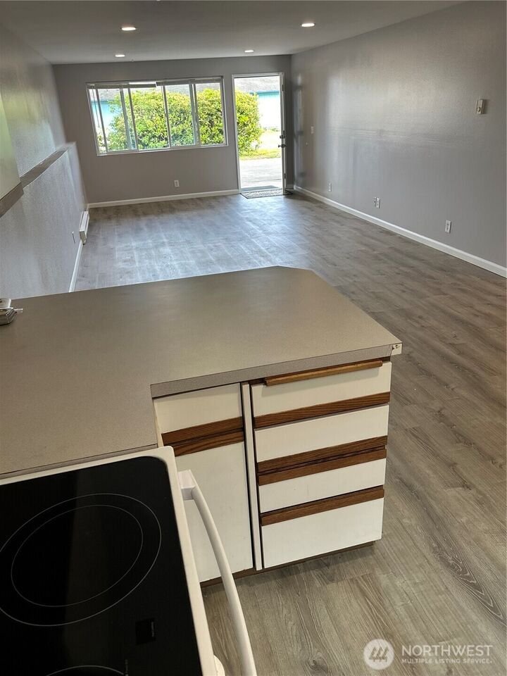 Property Photo:  1515  Ocean Beach Boulevard N 101  WA 98631 