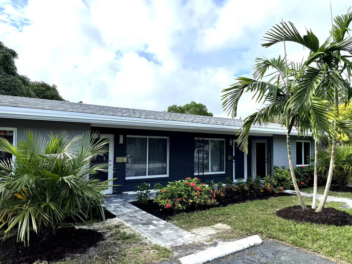 Property Photo:  1400 NE 23rd Street  FL 33305 