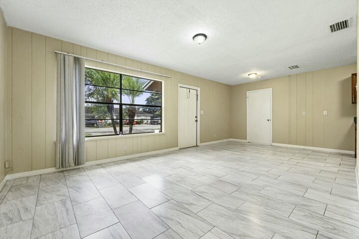 Property Photo:  816 NE 22nd Street  FL 33430 