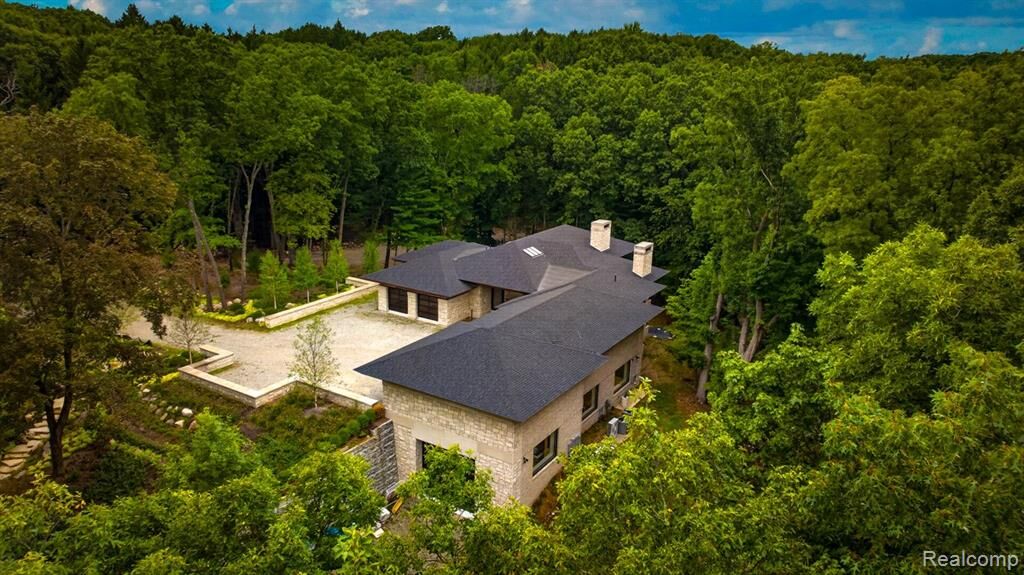 Property Photo: 3075 High Hillcrest Drive MI 48843