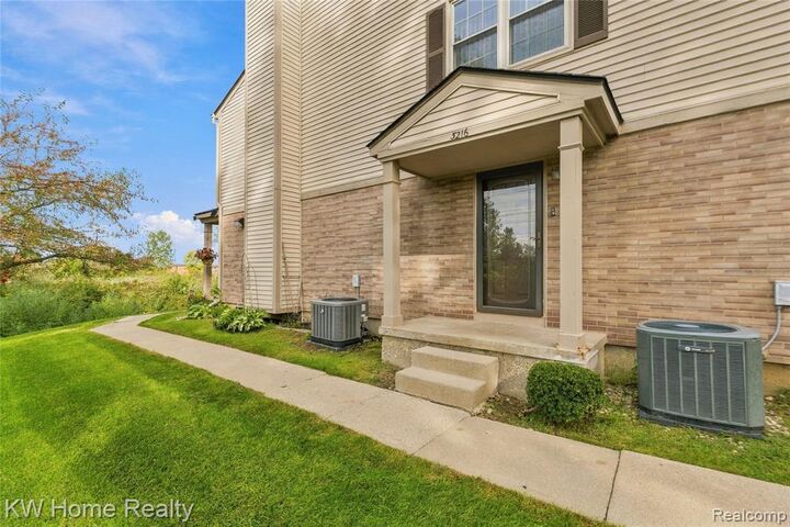 Property Photo:  3216 High Pointe Ridge Road  MI 48359 