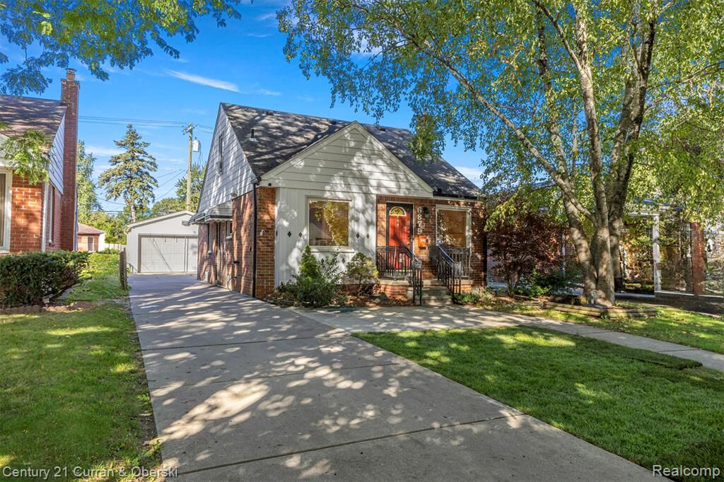 Property Photo: 6879 N Lafayette Street MI 48127