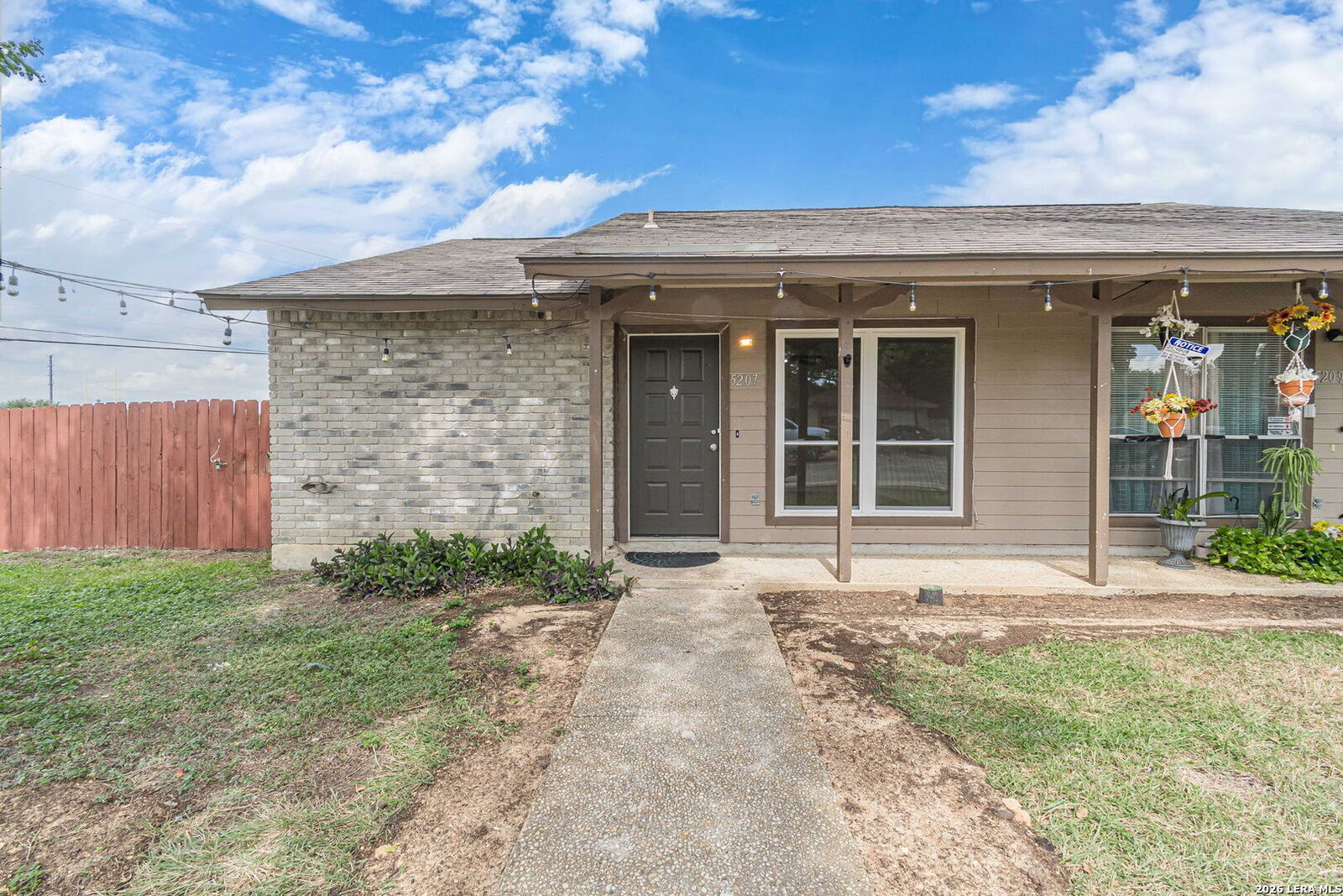 Property Photo:  5207 Gawain  TX 78218 
