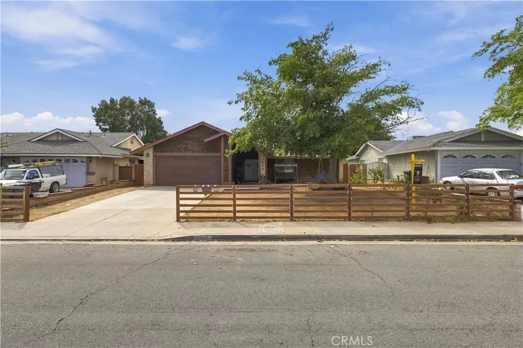 Property Photo: 2824 E Avenue R12 CA 93550