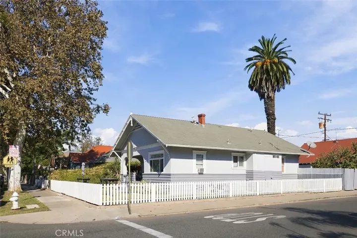 Property Photo:  421 E Walnut  CA 92701 