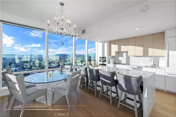 Property Photo:  877 Francisco Street 4111  CA 90017 