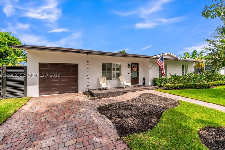 Property Photo: 17881 SW 91st Ave FL 33157